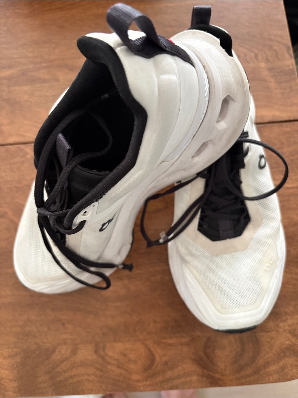 ON CLOUDs Lightweight White and Black women’s Running Sneakers - Picture 3 of 4